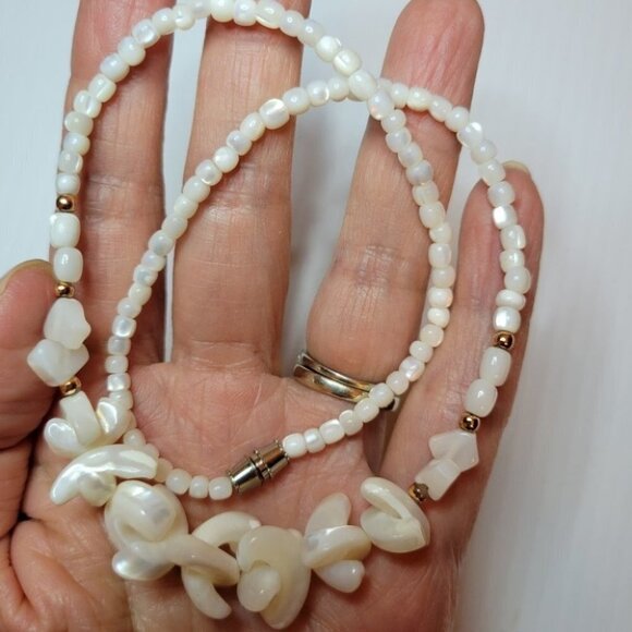 VINTAGE Mother  of pearl choker length necklace - Picture 2 of 4
